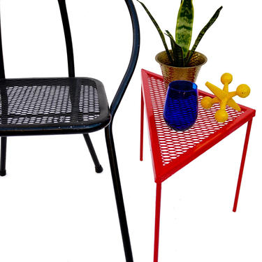 Mid-Century Modern Red Metal Mesh Triangular Side Table/Plant Stand | Indoor/Outdoor Geometric Accent/Corner Table | Custom Color Available 
