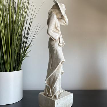 Vintage 1984 Universal Statuary Corp Lady Sculpture 18”