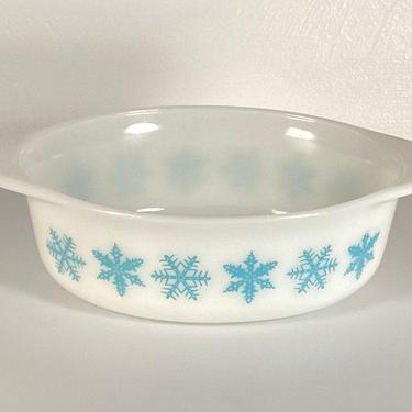 Pyrex Snowflake Turquoise on White #043 Casserole - NO LID 