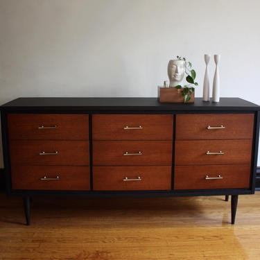 Black and Wood Mid Century Modern Dresser//Vintage MCM Media Console//Vintage Modern Dresser//Refinished TV Stand//Credenza/Sideboard/Buffet 