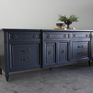 AVAILABLE**Italian Provincial Credenza in Gray//Refinished Vintage Dresser//Traditional Sideboard//Painted Vintage Buffet//Antique Console 