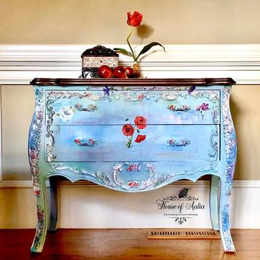 SOLD French Provincial Bombe Chest. Vintage Chest. Entryway Accent Table. Boho, Eclectic, French Country Home. Bedroom, Living Room Table. 