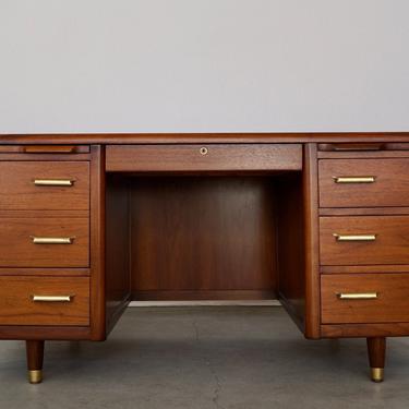 Gorgeous Mid-century Modern Walnut Executive Desk by Jasper Office Furniture - Professionally Refinished! 