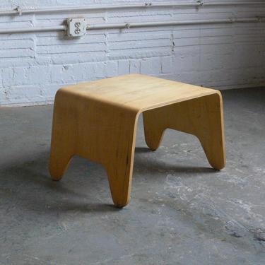 Modern Molded Plywood Side Table In the Manner of Alvar Aalto 