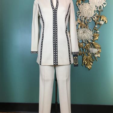1960s pantsuit, R & K knits, vintage 2 piece set, pants and jacket, medium, beige and black, zip front, mod outfit, knit pant set, 27, retro 