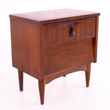 Harmony House Mid Century Walnut 2 Drawer Nightstand Side End Table - mcm 