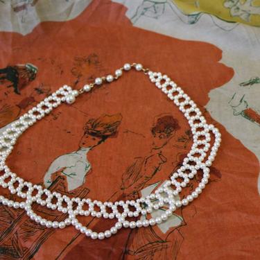 Vintage 1960s 60s Sweet Pearl Swag Bib Choker Necklace 