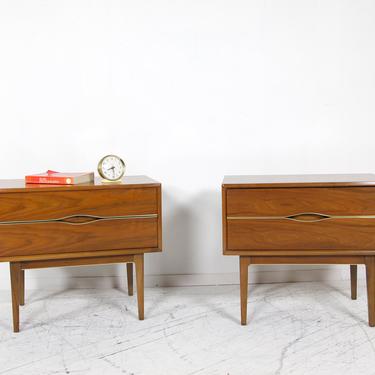 Vintage mcm pair of end tables / nightstands with brass inlayed handles | Free delivery in NYC and Hudson area 