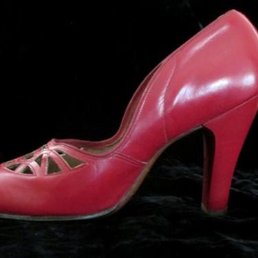 Awesome 1940's red Baby Doll Pumps vintage high heels pinup girl rockabilly Hollywood Glamor size 7 & 1/2 Med US 