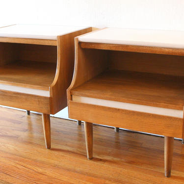 Mid Century Modern Pair of Side End Tables Nightstands