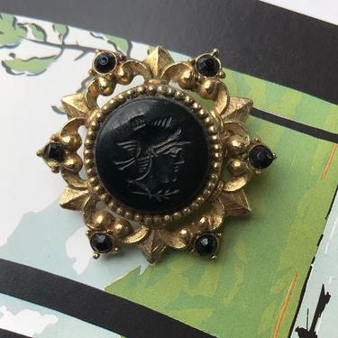 1970s Gold and Black Cameo Brooch