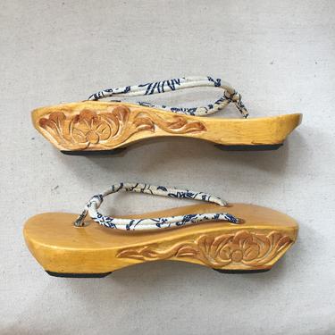 Vintage CARVED WOODEN HEEL Souvenir Sandals / Made in Indonesia / Size 7 