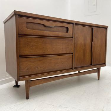 Free Shipping Within US - Vintage Mid Century Modern Buffet or Credenza or Record Cabinet 
