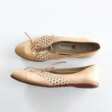 Vintage 1980s Fanfare Tan Woven Oxford Shoes / size 9AA 