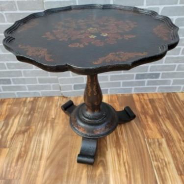 Maitland Smith English Victorian Hand Painted Lacquered Paper Mache Pie-Crust Table