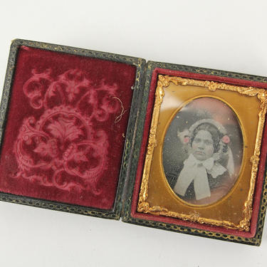 Daguerreortype Photograph of a Young Woman in Full Case (1/9 Plate) 