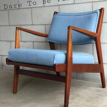 Mid Century Modern Lounge Chair  - Vintage Mid Century Modern Accent Side Arm Chair 