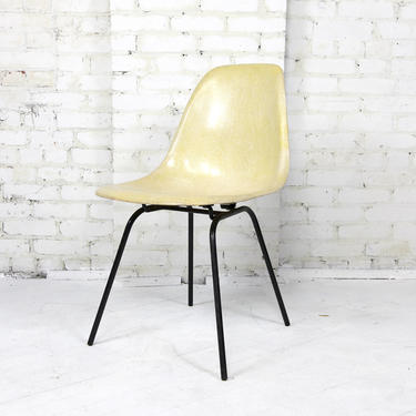 Vintage mcm Eames for Herman Miller fiberglass dark yellow shell chair | Free delivery in NYC and Hudson areas 