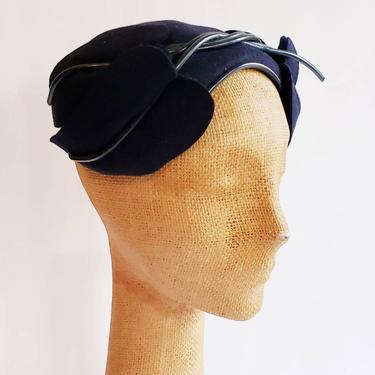 1950s Bes-Ben Hat Navy Blue Felt Plastic Tubing Asymmetrical / 50s Designer Avant Garde Sculpted Cocktail Hat / Fiorella 