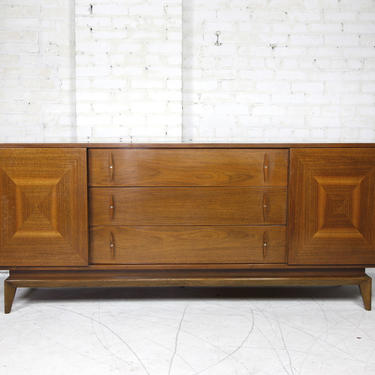 Vintage mcm 9 drawer dresser by American of Martinsville with diamond pattern veneer | Free delivery in NYC and Hudson areas 