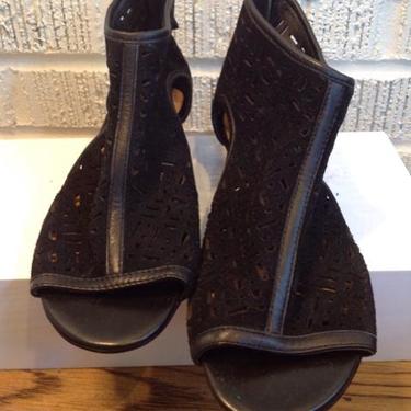 Tahari Shoe Size 6 Black Sandals