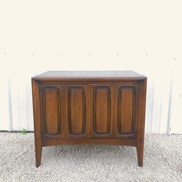 Mid Century End Table by Broyhill