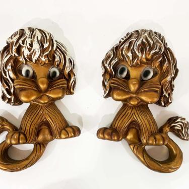 Vintage Lion Wall Plaques Hanging Kitsch Decor Set of Two Big Eyes Hangings Pair 1970s Nursery Kid's Retro Kitschy Kawaii Uiversal Statuary 