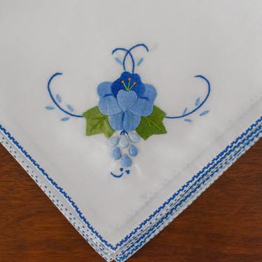 Vintage Blue and White Floral Cotton Napkins. Set of Four Cotton Napkins with Embroidered Flower. Cloth Dining Napkins. 