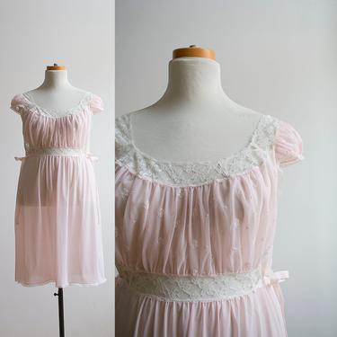 Long Vintage Nightgown / Vintage Nightgown / Pink and White Lace Nightgown / Vintage Sleep Dress / Seamprufe Nightgown / Vintage Lingerie 