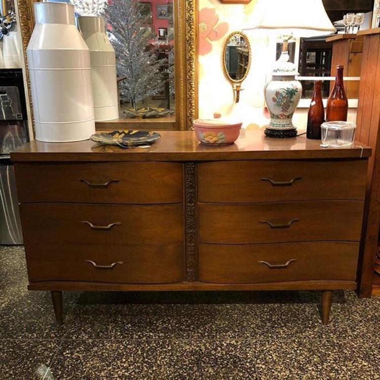 Mid century Modern 6 drawer Dresser $$450