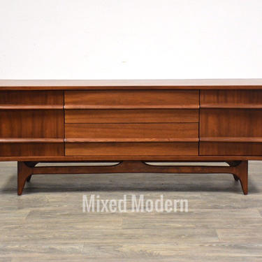 Young Manufacturing Walnut TV Console Credenza 