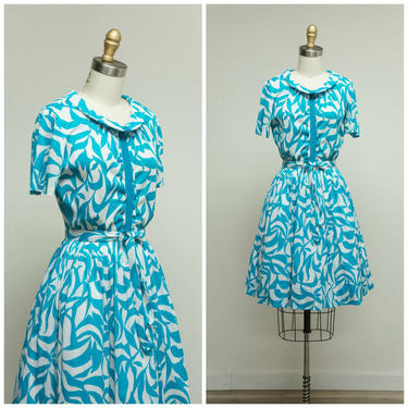 Vintage 1950s Dress • Bleu Vert • White Turquoise Printed Nylon Jersey 50s Day Dress Size Small 