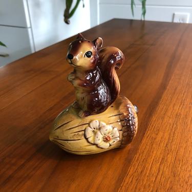 Salt and Pepper shakers Squirrel and Acorn Nut vintage 1960s kitsch 