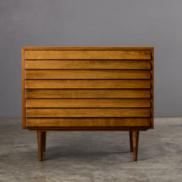 Mid Century Modern Walnut Chest of Drawers Dresser Credenza 