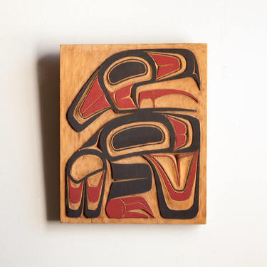 Vintage Native Pacific North Coast Alaskan Indian Hand Carved Red Black Raven Design Wall Plaque / Panel 