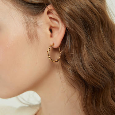 Kinsley gold twisted hoop earring, Gold Circle Twisted Hoop, circle Hoops, Twisted Hoops, Gold Hoop Earrings, Minimalist Hoops, Gift For Her 