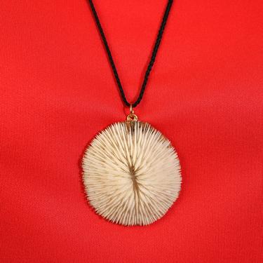 Interesting Vintage White Textured Shell Pendant Necklace 
