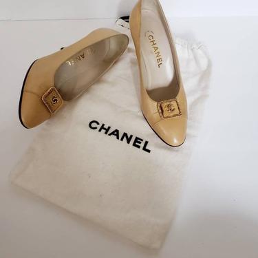 Vintage Chanel Shoes Cream Pumps / 1980s CHANEL Beige Leather Heels with Signature Buckles / 6 