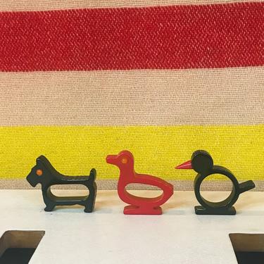 Vintage Duck and Dog Bakelite Napkin Rings from the 1930's 