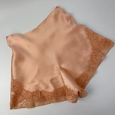 1940'S SILK Satin Panties - Beautiful Lace - Hand Stitching Details - Carved Shell Buttons - Soft Peach Silk - Size Medium - 28 Inch Waist 