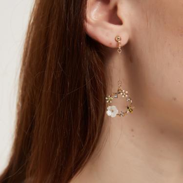 catherine gold Flower bee earrings, cherry blossom dangle earrings, pink flower earrings, flower bee angle earrings, floral bee drop earring 