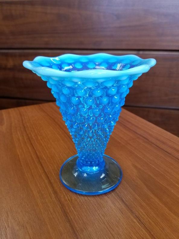                   Vintage blue hobnail glass vase