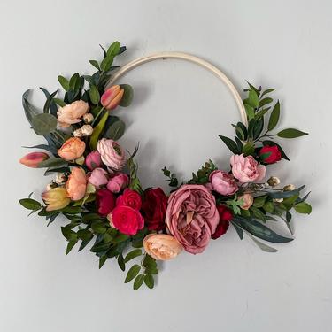 Modern Colorful Valentines Day Hoop Wreath, Ranunculus, Peony bud, Rose,  Spring hoop wreath, Minimalist spring decor 