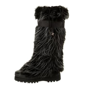 Vintage CHANEL CC LETTER Logo Webbing and Charms Faux Fur Black Gray Winter Snow Ski Apres Boots 38 us 7 - 7.5 - Rare!! 