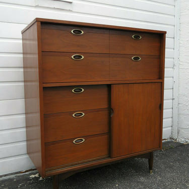 Mid Century Modern Mainline Chest of Drawers by Hooker 1184