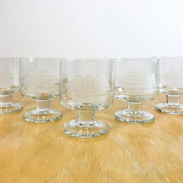 Nautical Sailboat Cocktail Glasses, Set of 5 Midcentury Clear Footed Lowball Rocks Glasses w/ Etched Sailboat Design, Vintage Nautical Decor 