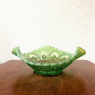 Antique Northwood Glass Opalescent Green Spokes and Wheels 8 Crimped Bowl 