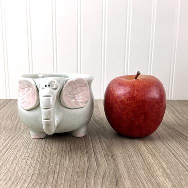 Double handled elephant mug - vintage ceramic novelty cup 