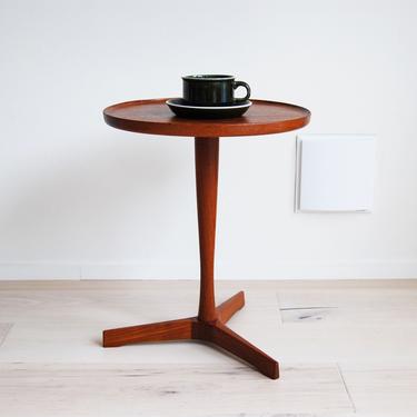 Danish modern Hans Andersen Solid Teak Round Side/End Table with Pedestal Base 