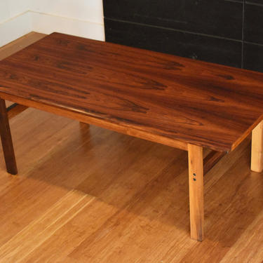 Newly-restored Danish rosewood coffee table by Illum Wikkelso (Capella) 